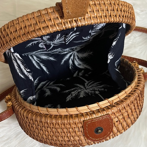 Round Woven Tan Tropical Vacation Crossbody Bag - Picture 6 of 8